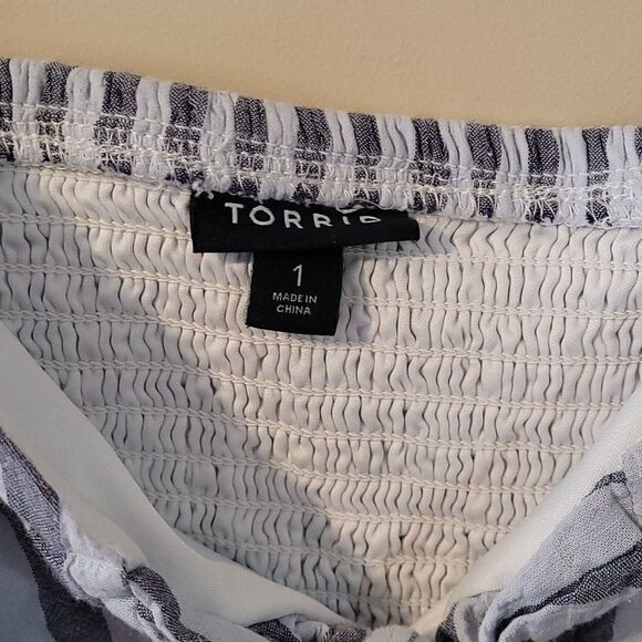 Torrid top size 1 excellent condition - Picture 3 of 5